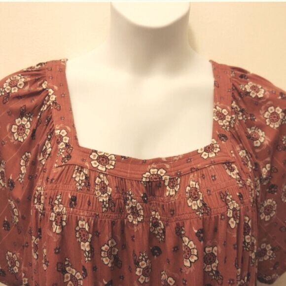 Floral Style&CO square neck short sleeves peasant top plus size. - Picture 2 of 5